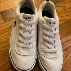 White skechers